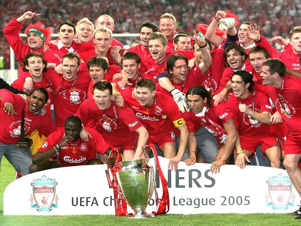 Skuad Liverpool merayakan gelar juara Liga Champions 2005 di Istanbul