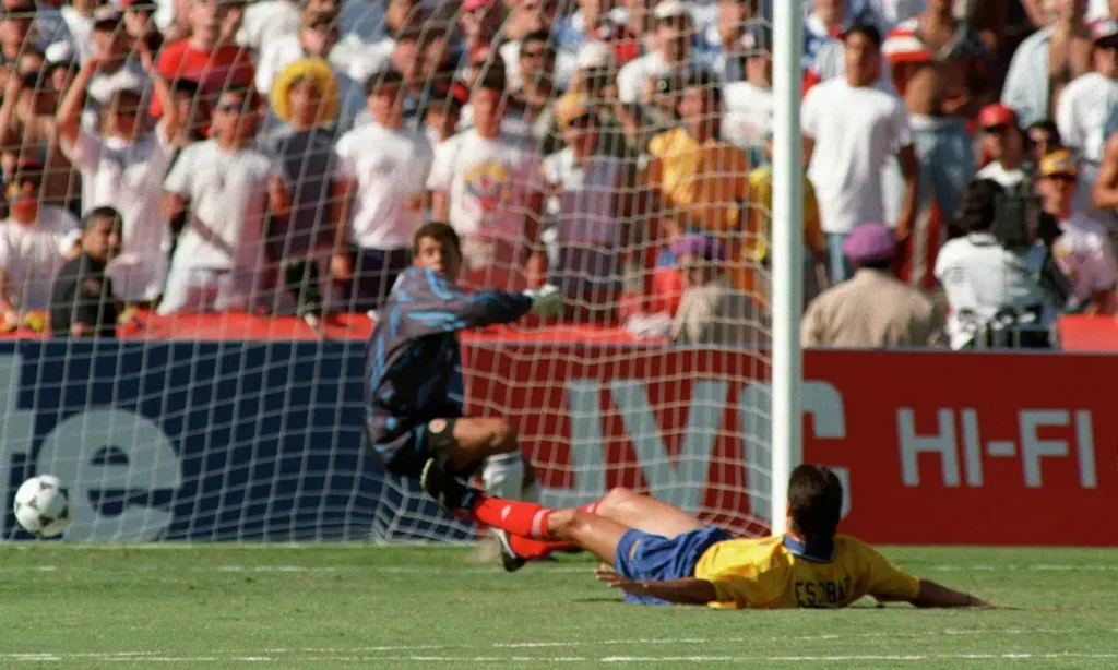 Momen gol bunuh diri Andres Escobar di Piala Dunia 1994