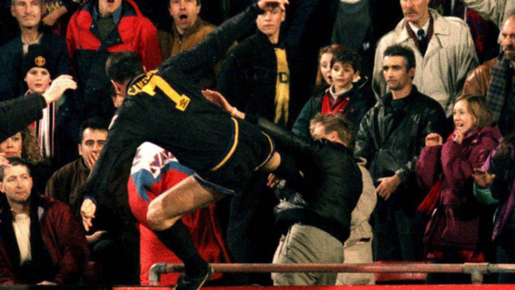 Tendangan kungfu Eric Cantona kepada suporter Crystal Palace