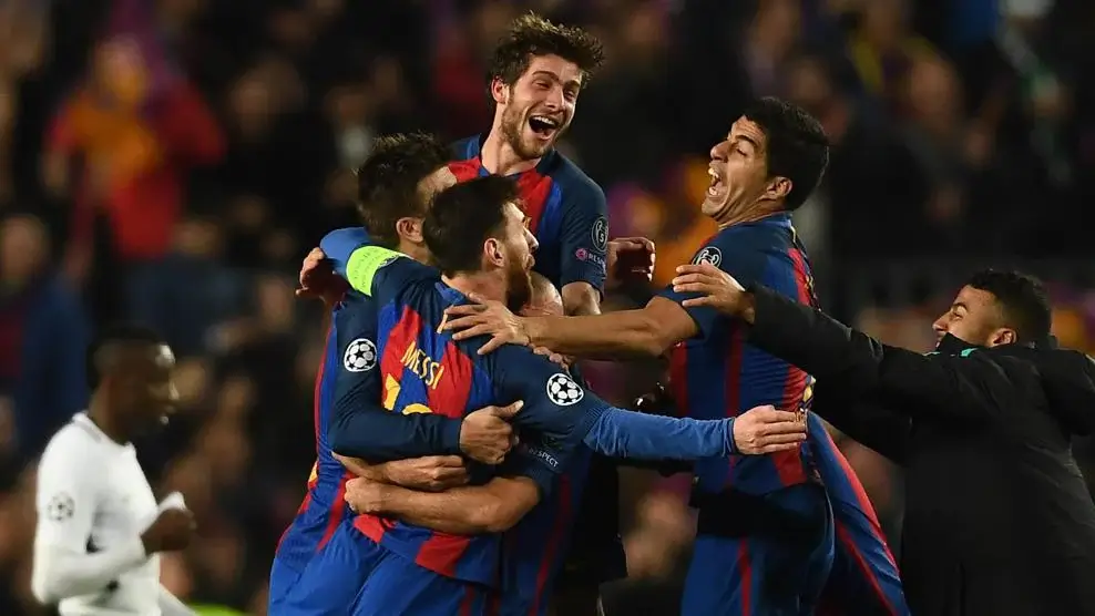 Tim Barcelona merayakan kemenangan dramatis setelah peluit panjang